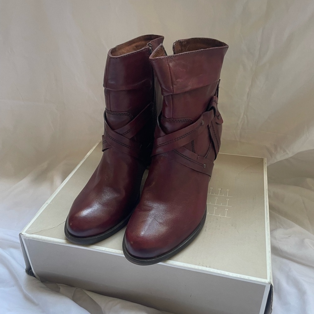 Ankle Booties with Vintage Charm and western flare - Picture 5 of 9